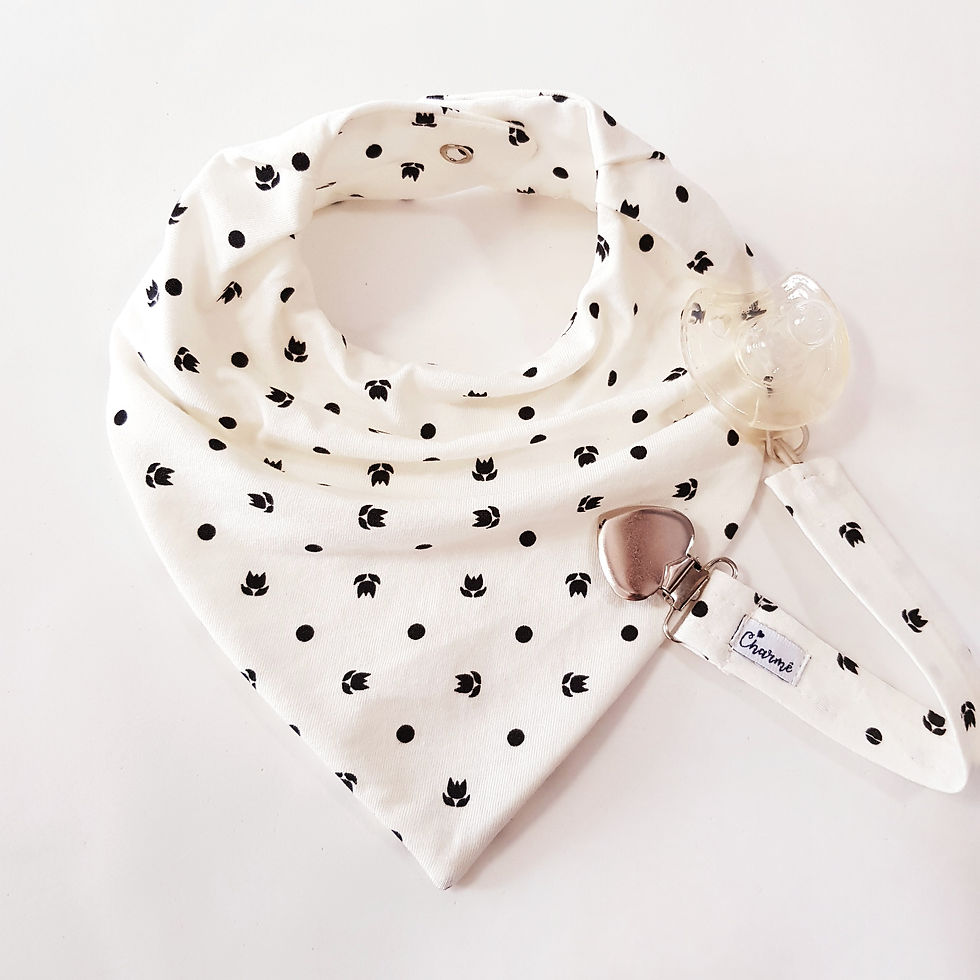 Miniatura: Conjunto Bandana + Prendedor de Chupeta Poás e Florezinhas Off-White com Preto