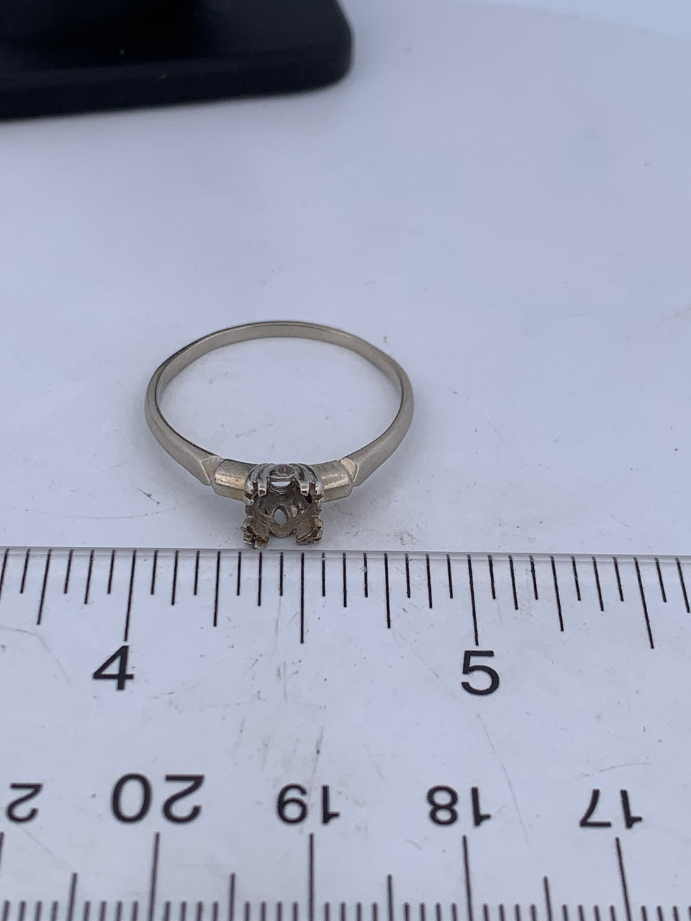 Thumbnail: Vintage 14k white gold mount size 10.5