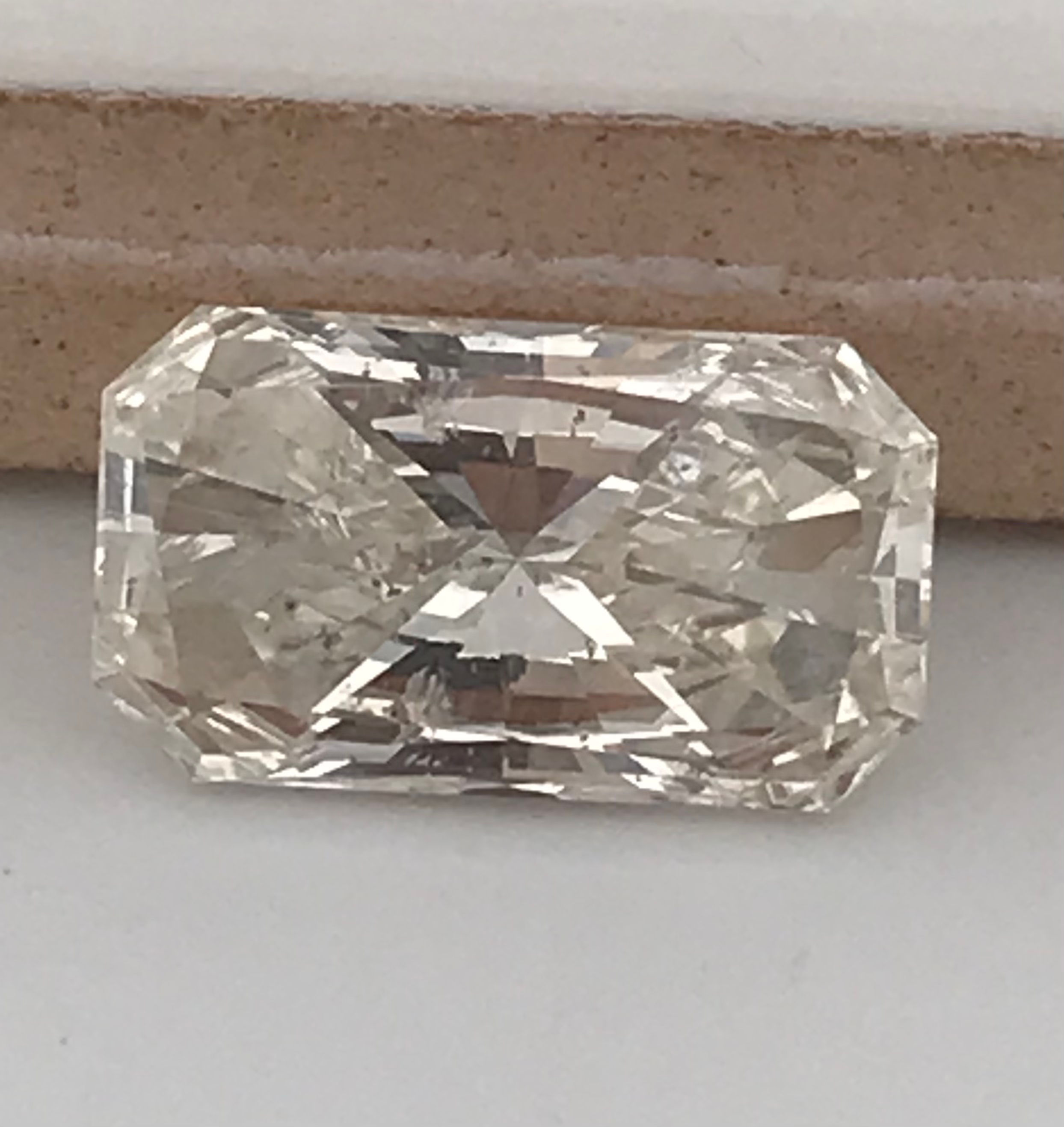 Elongated 1.37ct natural diamond with Gia certified 