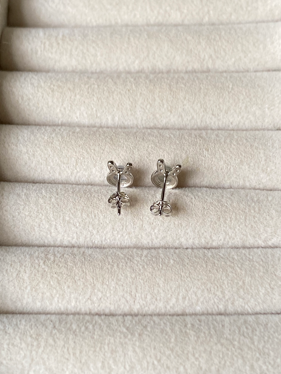 Thumbnail: 925 Silver Bunny Type A Icy Jadeite Ear Studs