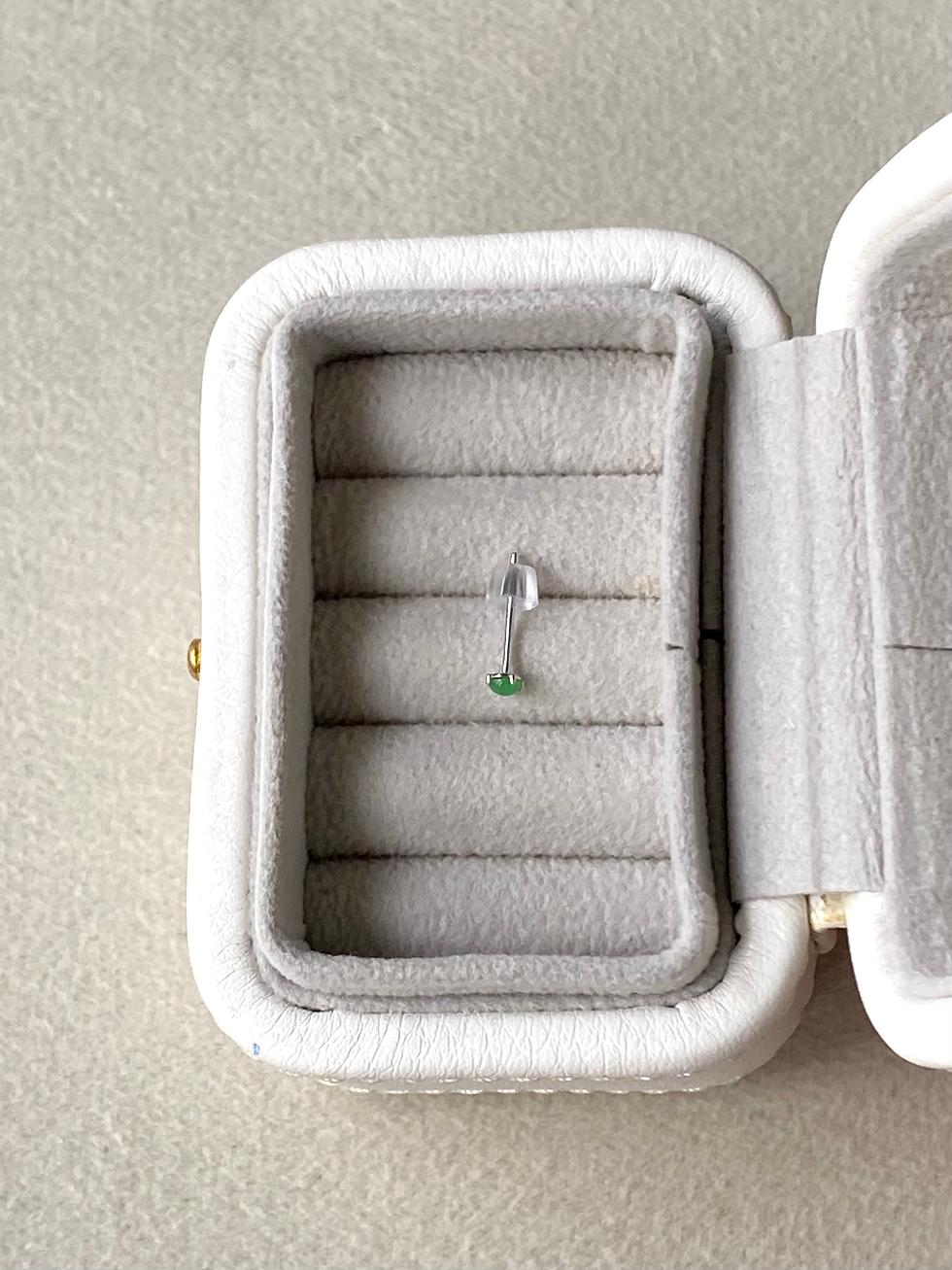 Thumbnail: 18K White Gold Type A Green Jadeite Beads Ear Stud