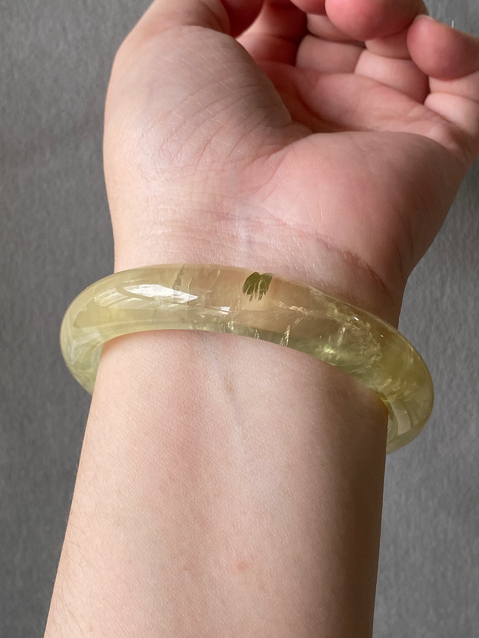 Thumbnail: 60.4MM Translucent Lemon Quartz Bangle