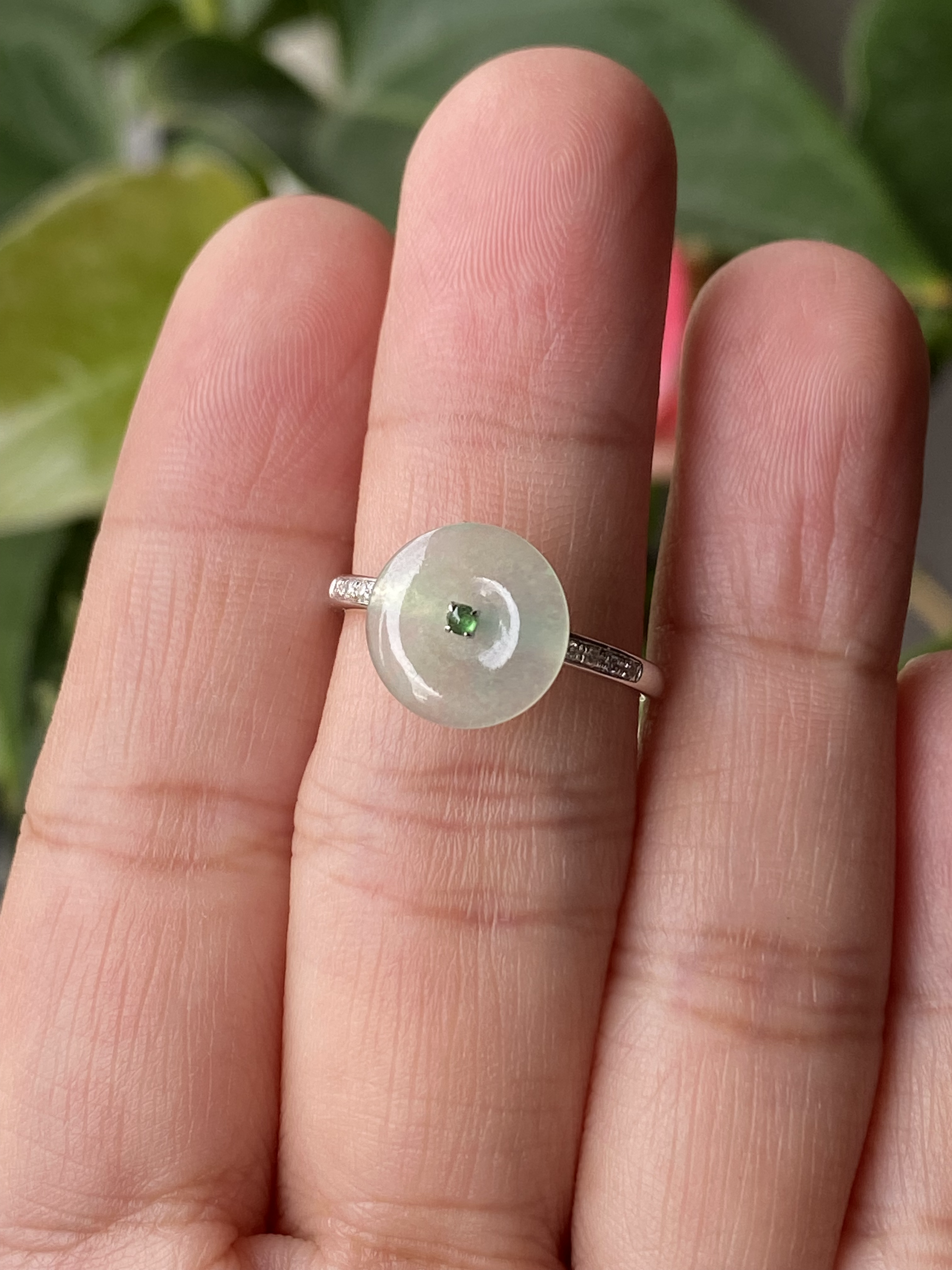 18K White Gold Type A Icy Faint Green Jadeite Disc Jadeite Ring