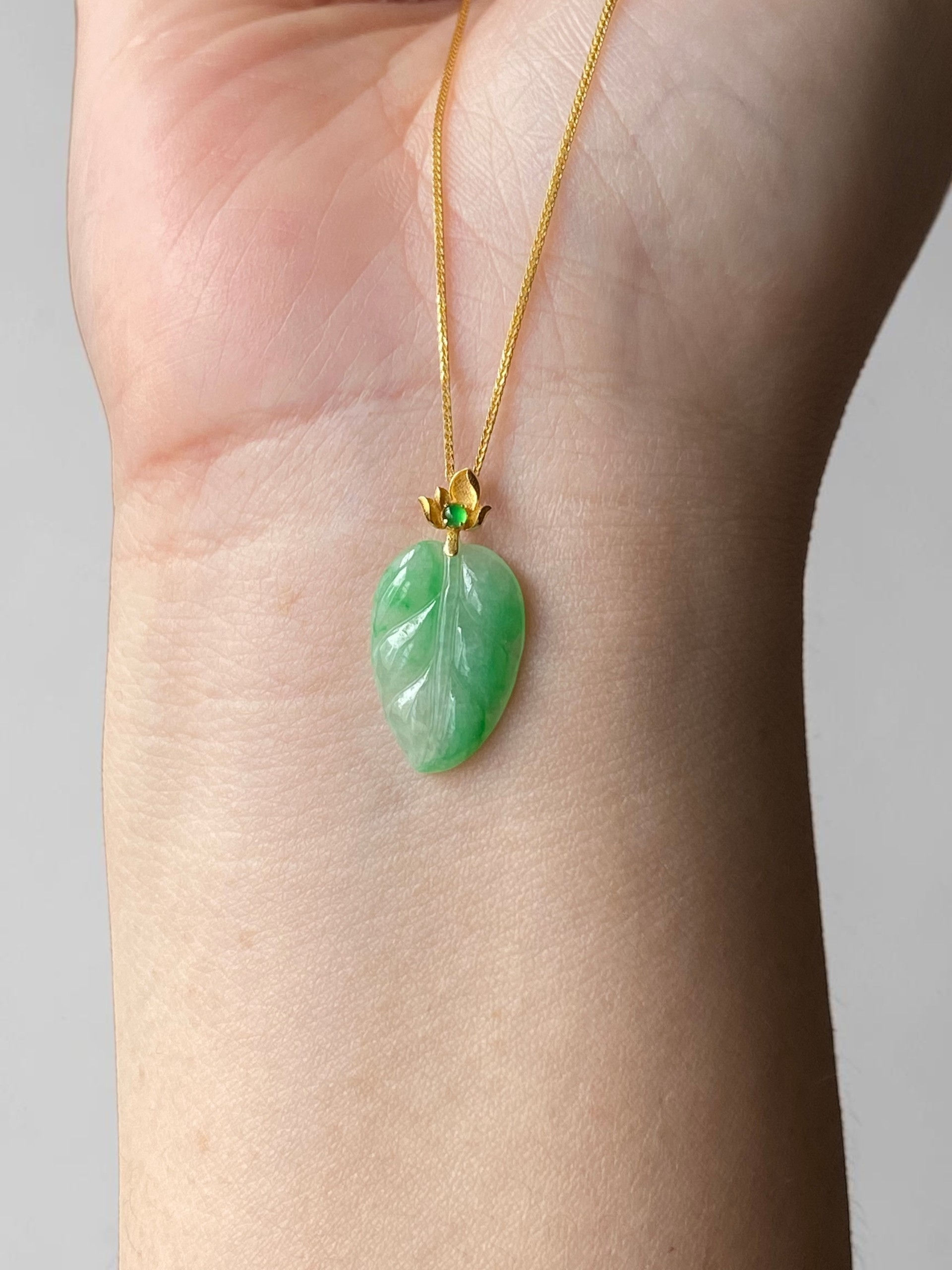 18K Yellow Gold Type A Green Jadeite Leaf Pendant