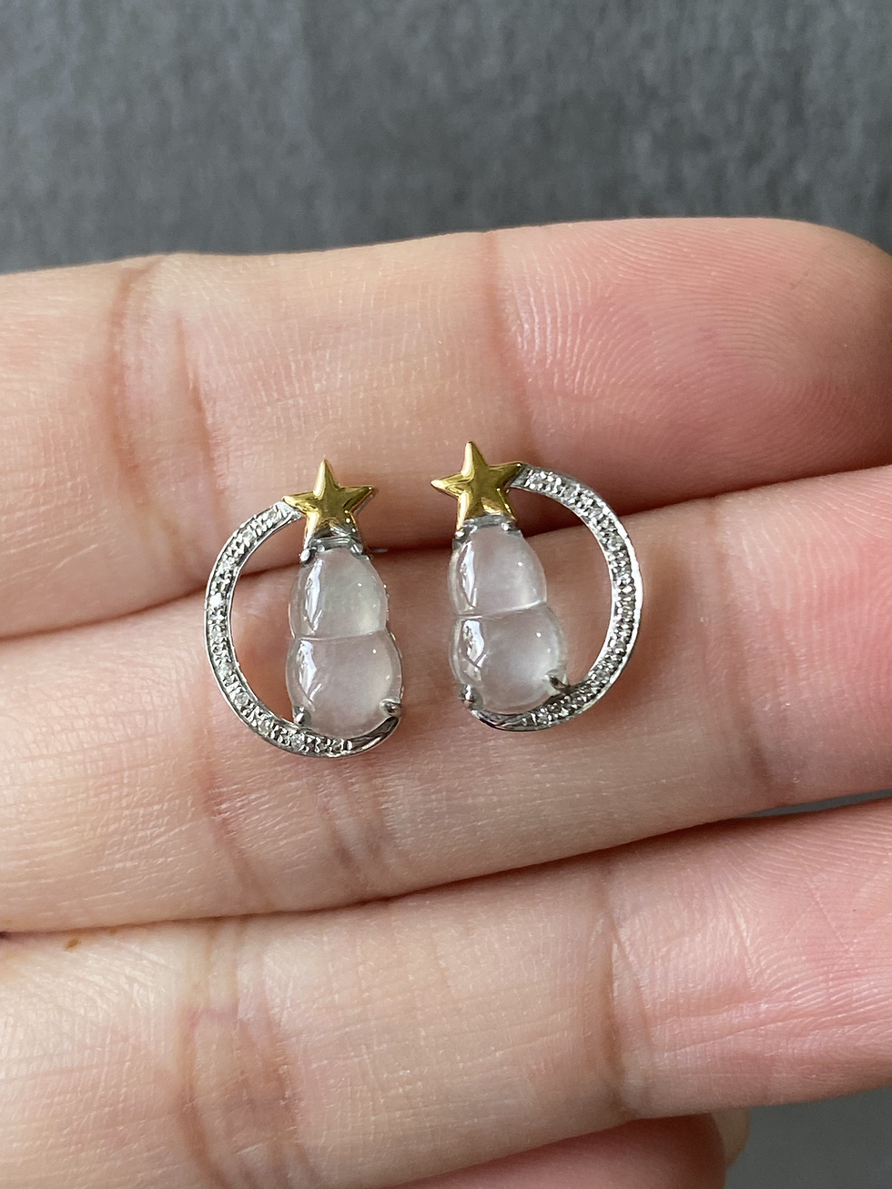 Thumbnail: 18K White Gold Icy Jadeite Hulu Ear Studs