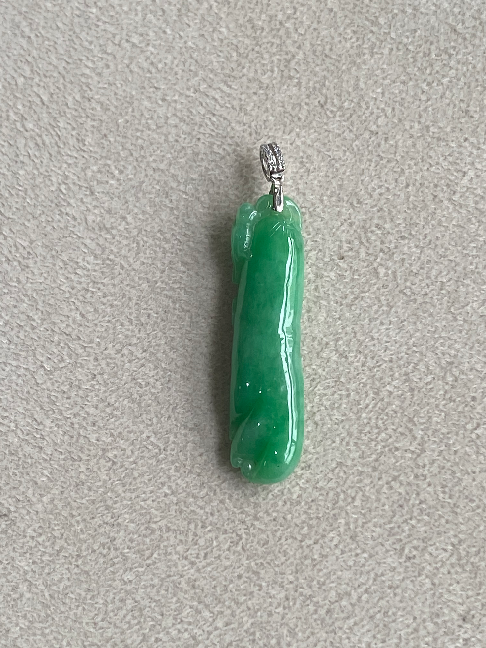 Thumbnail: 18K White Gold Type A Green Mix Craved  Jadeite Pendant