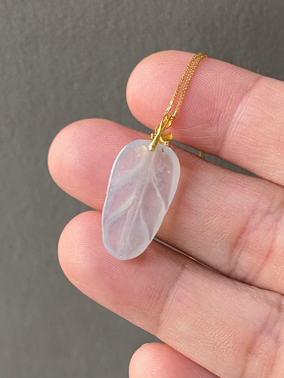 Thumbnail: 18K Yellow Gold Type A Icy Jadeite Leaf Pendant