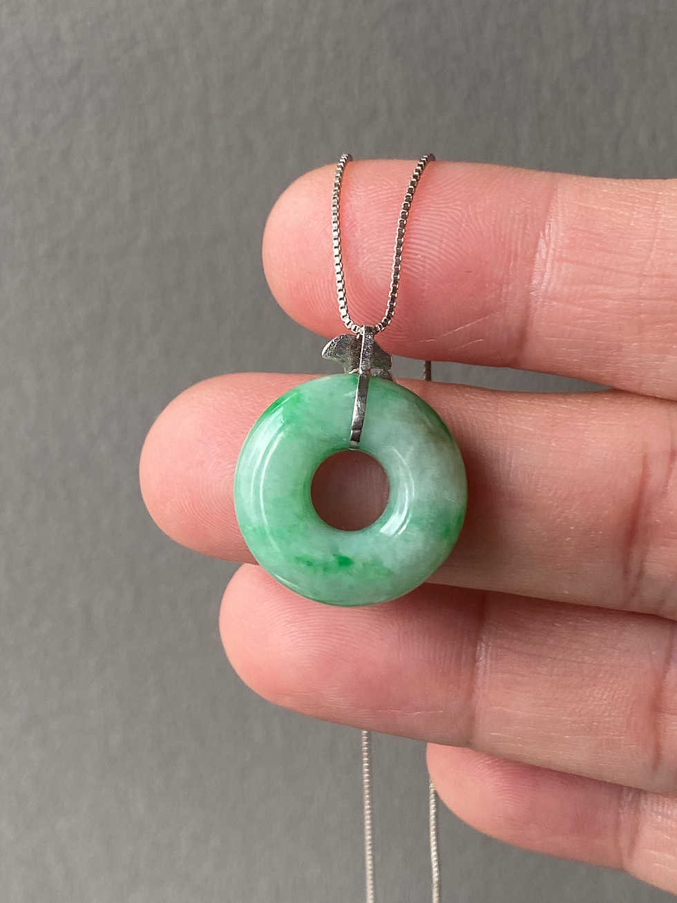 Thumbnail: 18K White Gold Type A Bright Green Mix Jadeite Donut Pendant