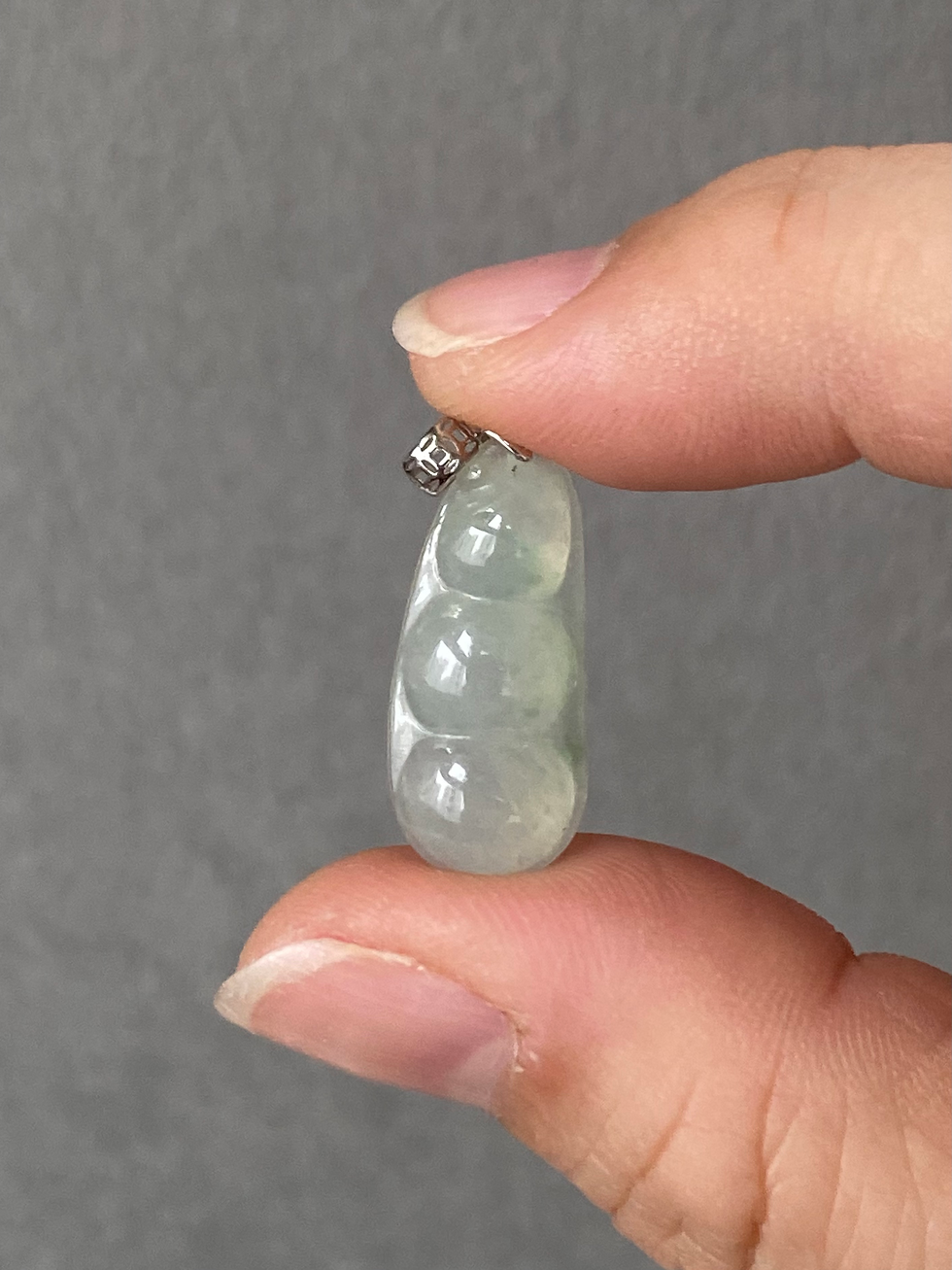 Thumbnail: 18K White Gold Type A Icy Jadeite Pea Pendant