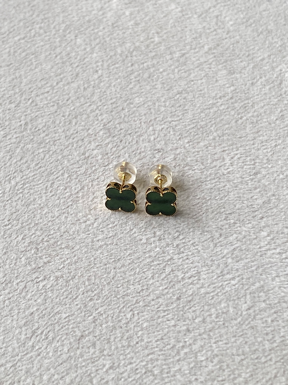 Thumbnail: 18K Yellow Gold Type A Omphacite Black 4 Clover Ear Studs