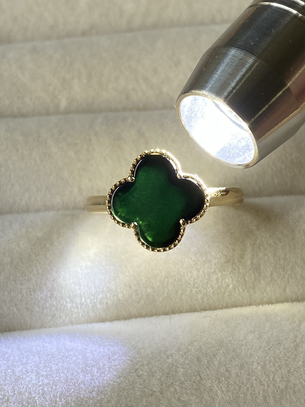 Thumbnail: 18K Yellow Gold Omphacite Black 4 Leaf Clove Jadeite Ring