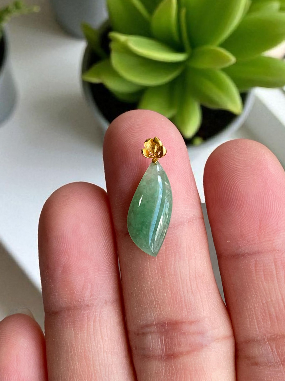 Thumbnail: 18K Yellow Gold Type A Mini Light Green Pendant