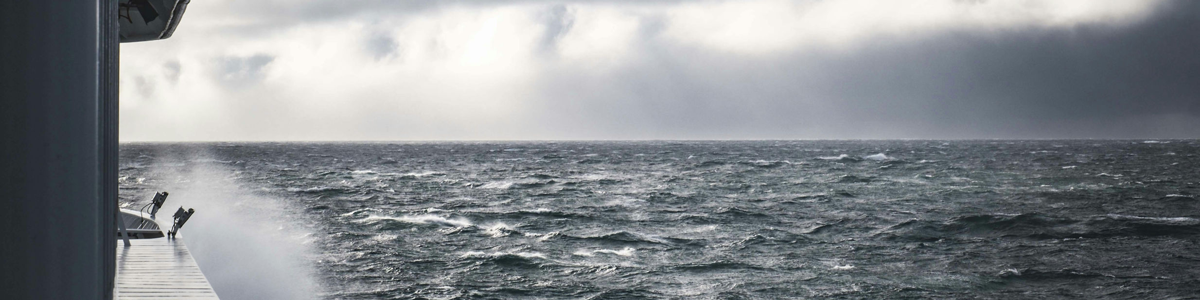 vue sur l'océan depuis un bateau