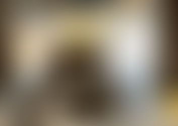 Essai de propagation de fissure sur un matériau thermodurcissable. L’échantillon, entaillé de manière contrôlée, est soumis à un chargement mécanique afin d’observer et de mesurer la progression d’une fissure. Ce type de dispositif expérimental permet d’évaluer précisément la résistance à la fissuration des matériaux modifiés par l’incorporation de copolymères à blocs développés au laboratoire IMP.