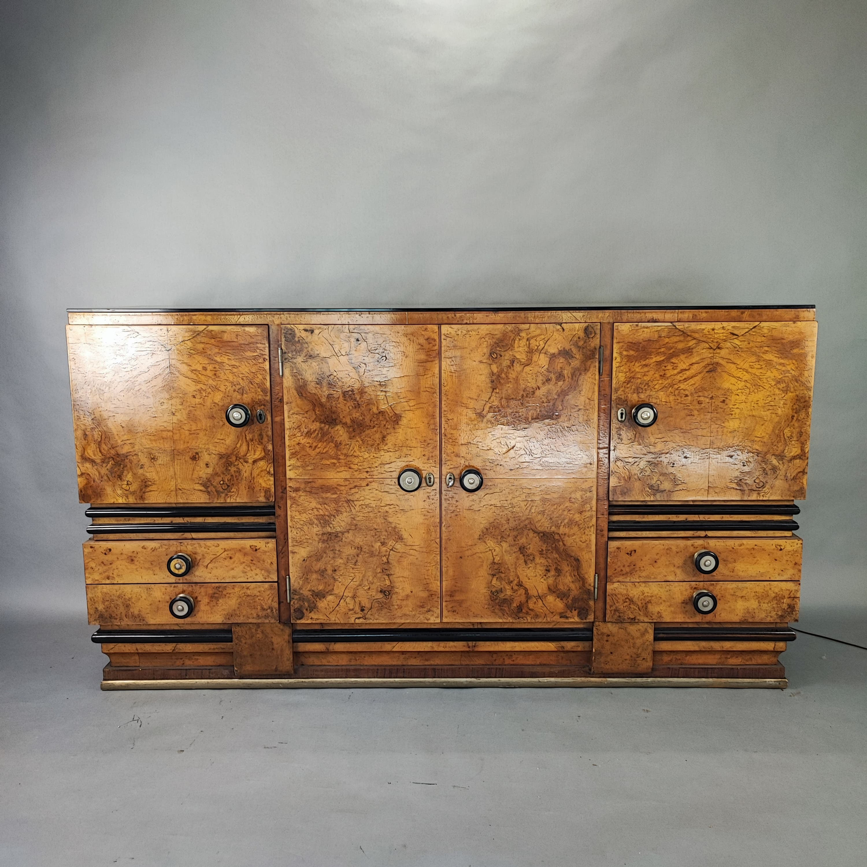 Mobile Bar Art Decò in radica e vetro nero design anni '40