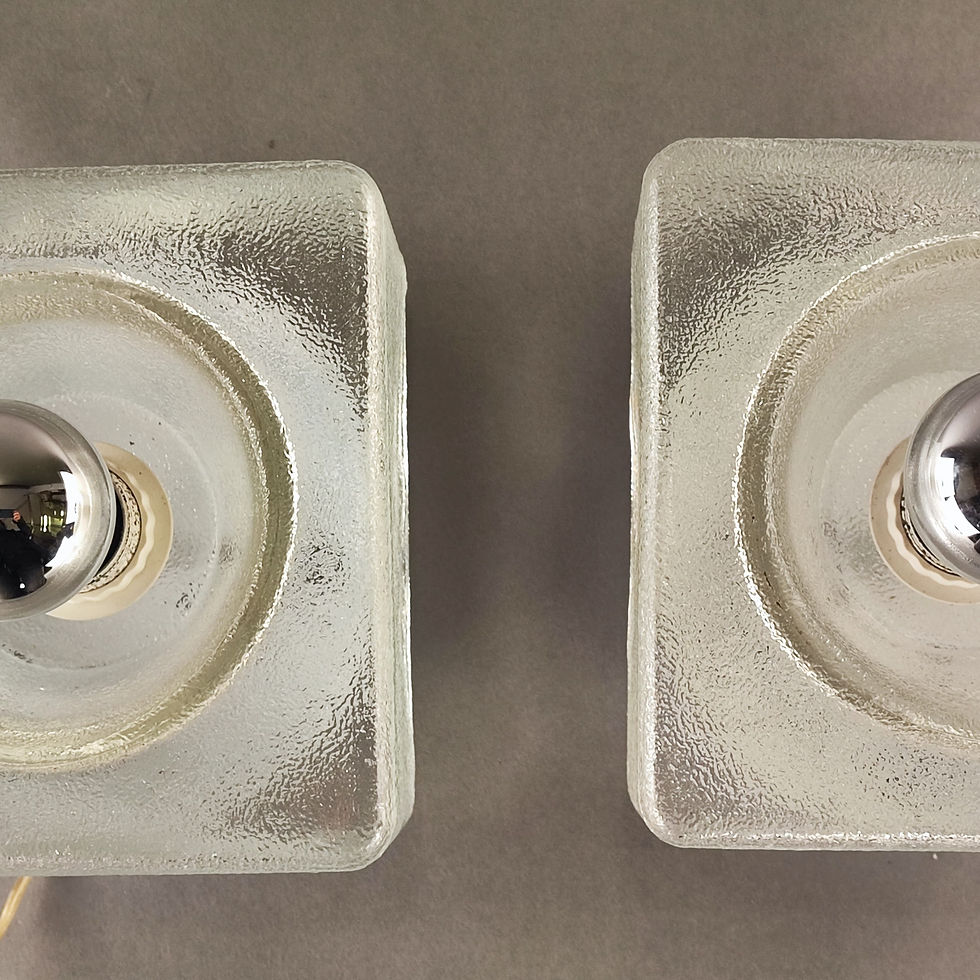 Thumbnail: Pair of Italian-design cubic wall lamps from the 1970s