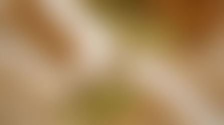 What are the characteristics of a quality rolling paper?