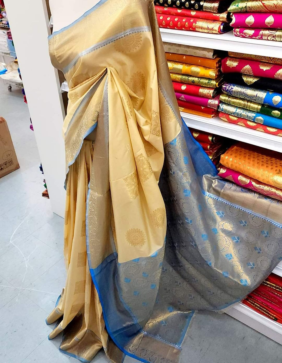 Thumbnail: Dual-tone Soft Silk Saree 