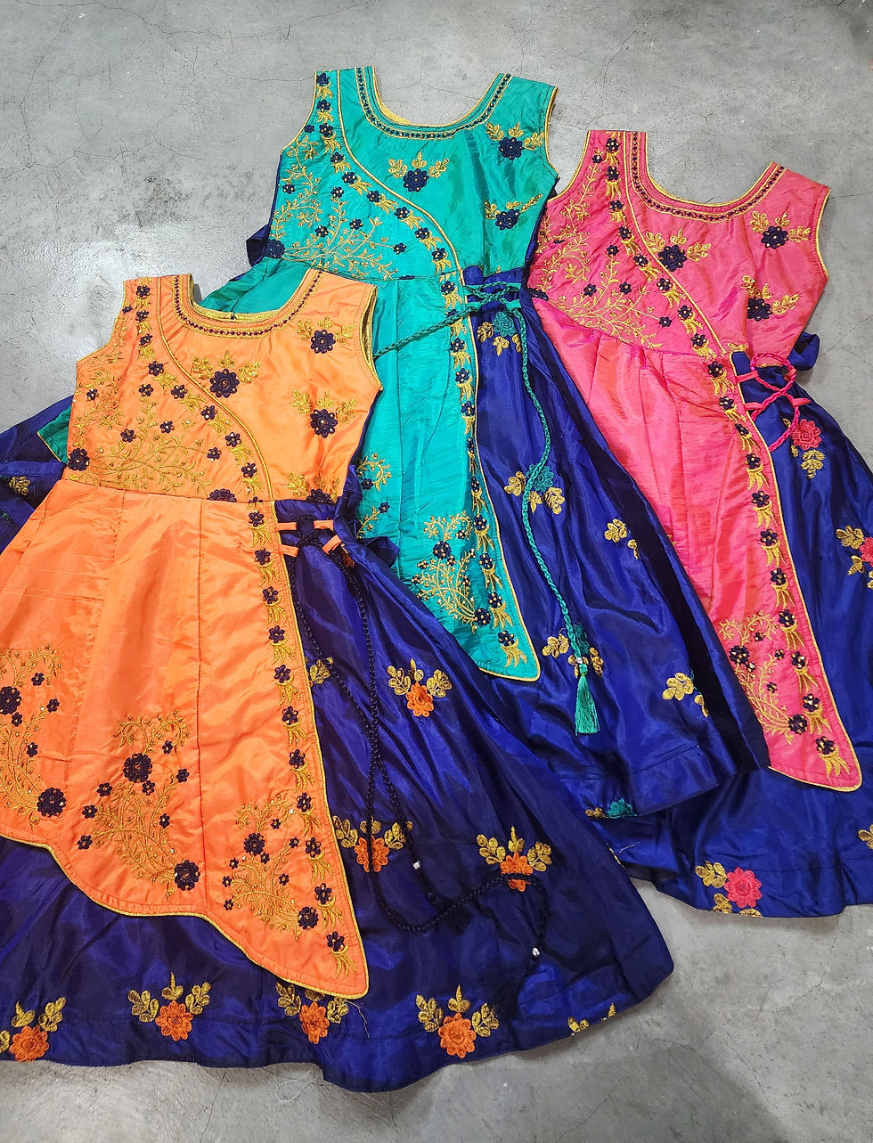 Thumbnail: Dual-tone Sana Silk Dress 