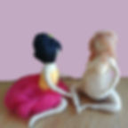 Mamá y doula de lana afieltrada