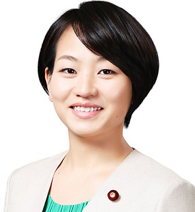 衆議院議員 鈴木貴子 - コピー - Takako Suzuki.jpg
