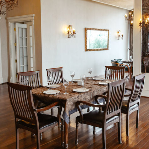 The Craftsmanship Behind Luxury Dining Tables