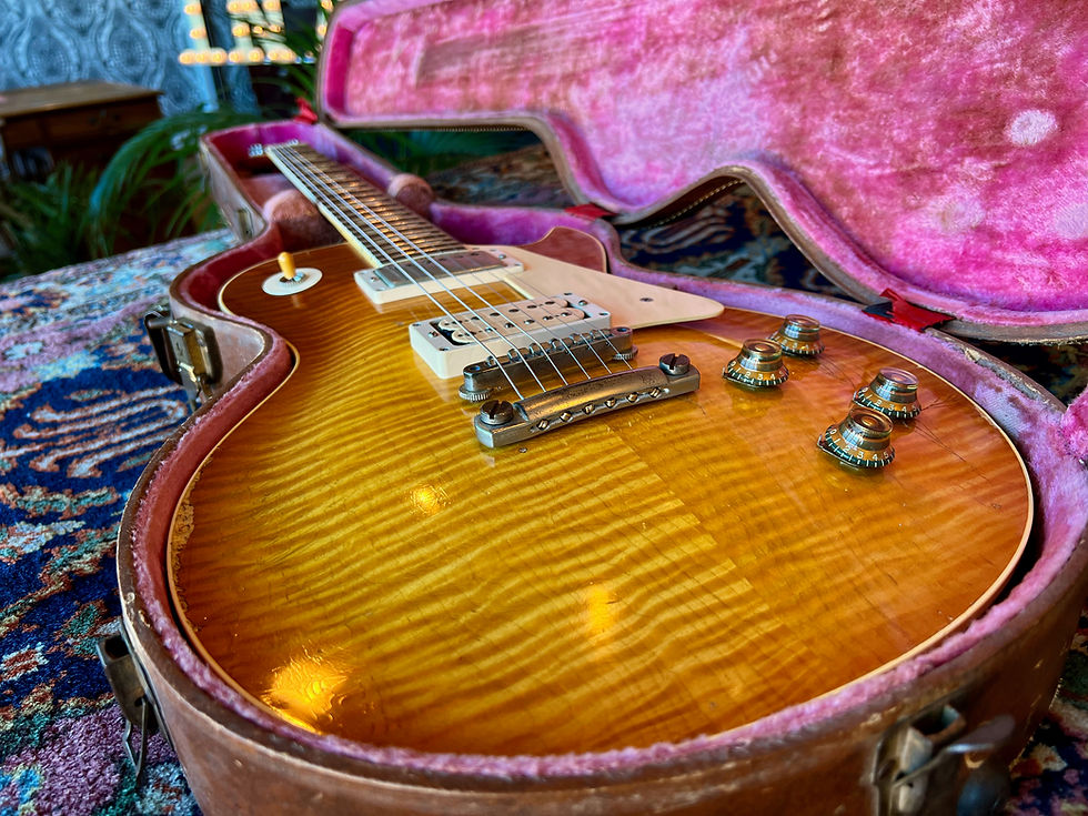Thumbnail: 1959 Gibson Les Paul Standard Lifton 5-latch Cali Girl Burst Case