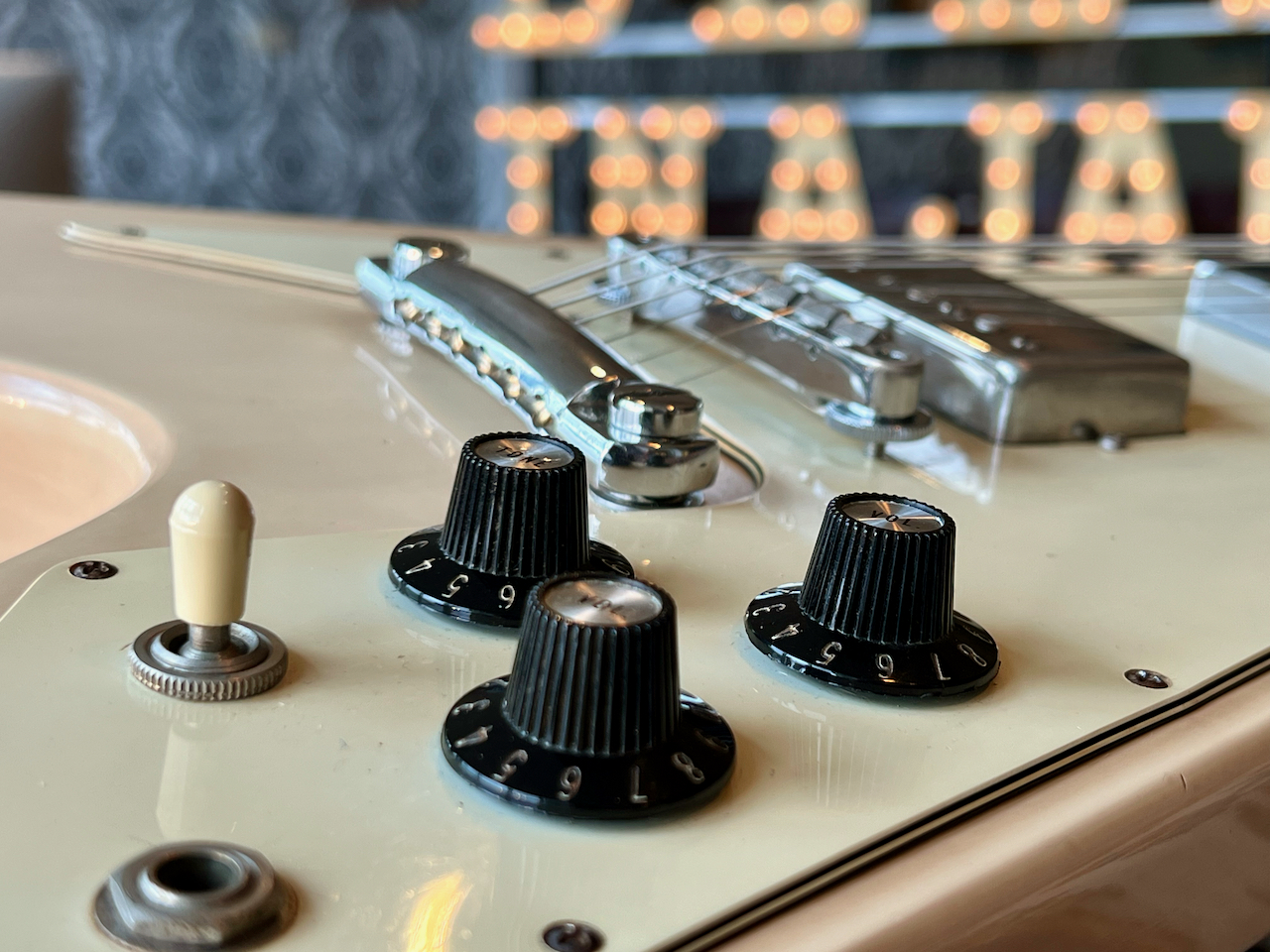 1982 Gibson Flying V Alpine White - Thumbnail 5