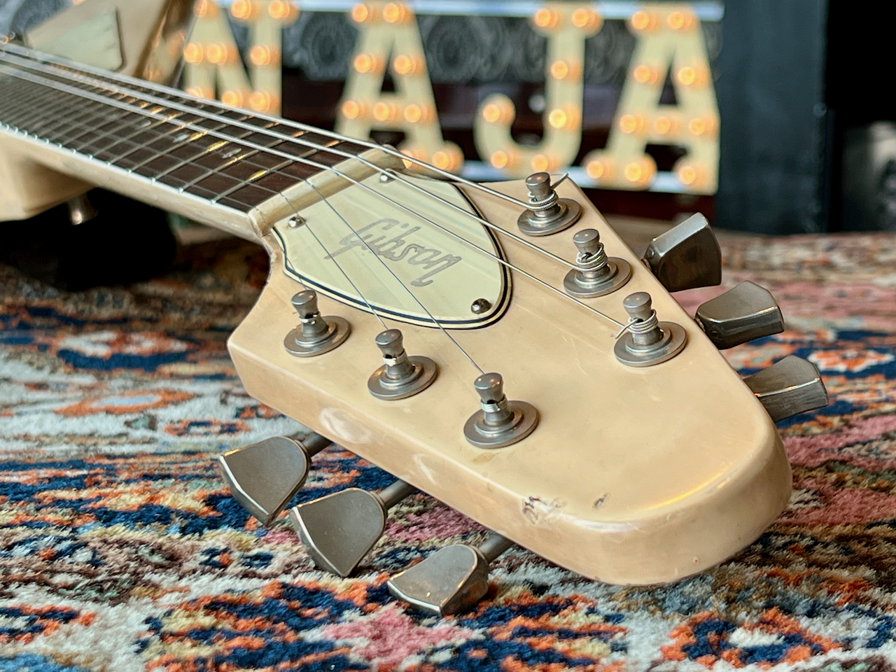 1982 Gibson Flying V Alpine White - Thumbnail 2