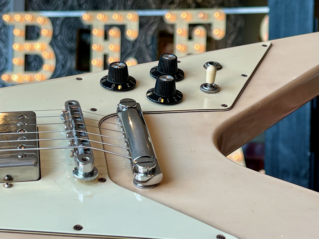 1982 Gibson Flying V Alpine White - Thumbnail 6