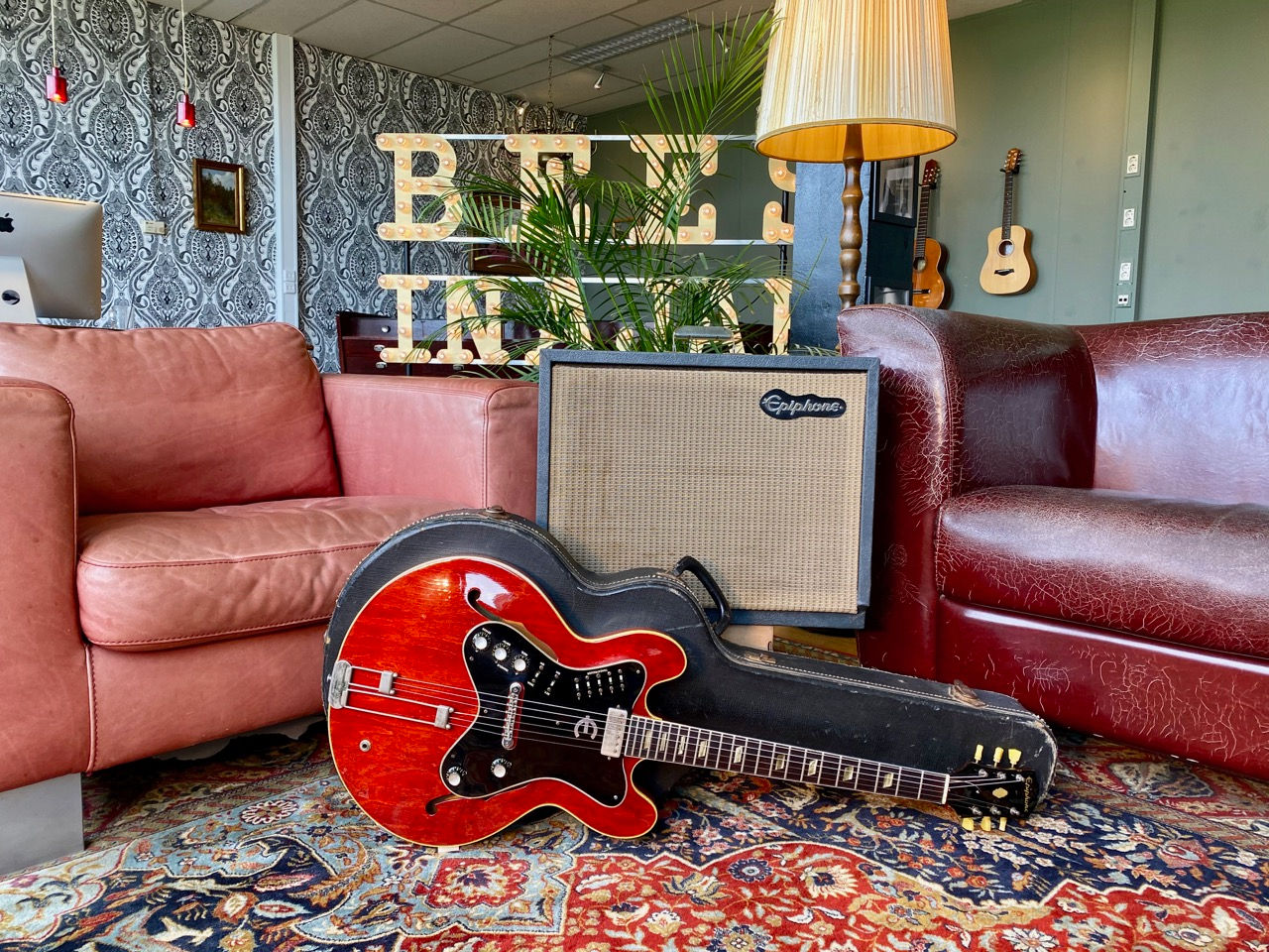 SOLD! - 1963 Epiphone The Professional EA-7P outfit: guitar + amp set!