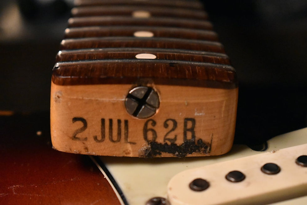 Thumbnail: SOLD! - 1962 Fender Stratocaster Sunburst original