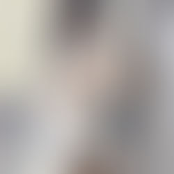 接吻爱伸舌头  睡觉喜欢被抱着  走路喜欢被牵着  喝醉了喜欢撒娇  无聊喜欢调情  具体你想不想知道