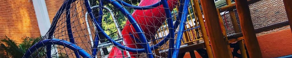 Manutenção de brinquedo em madeira de eucalipto