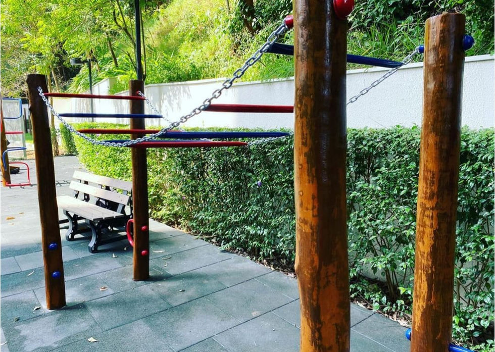 restauração e manutenção de brinquedos de madeira de eucalipto em playground