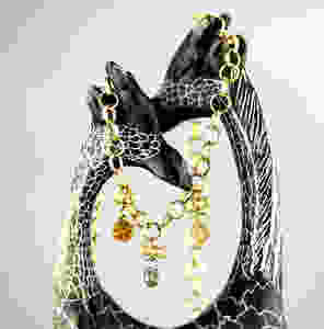 Gold spiral necklace with rough diamonds