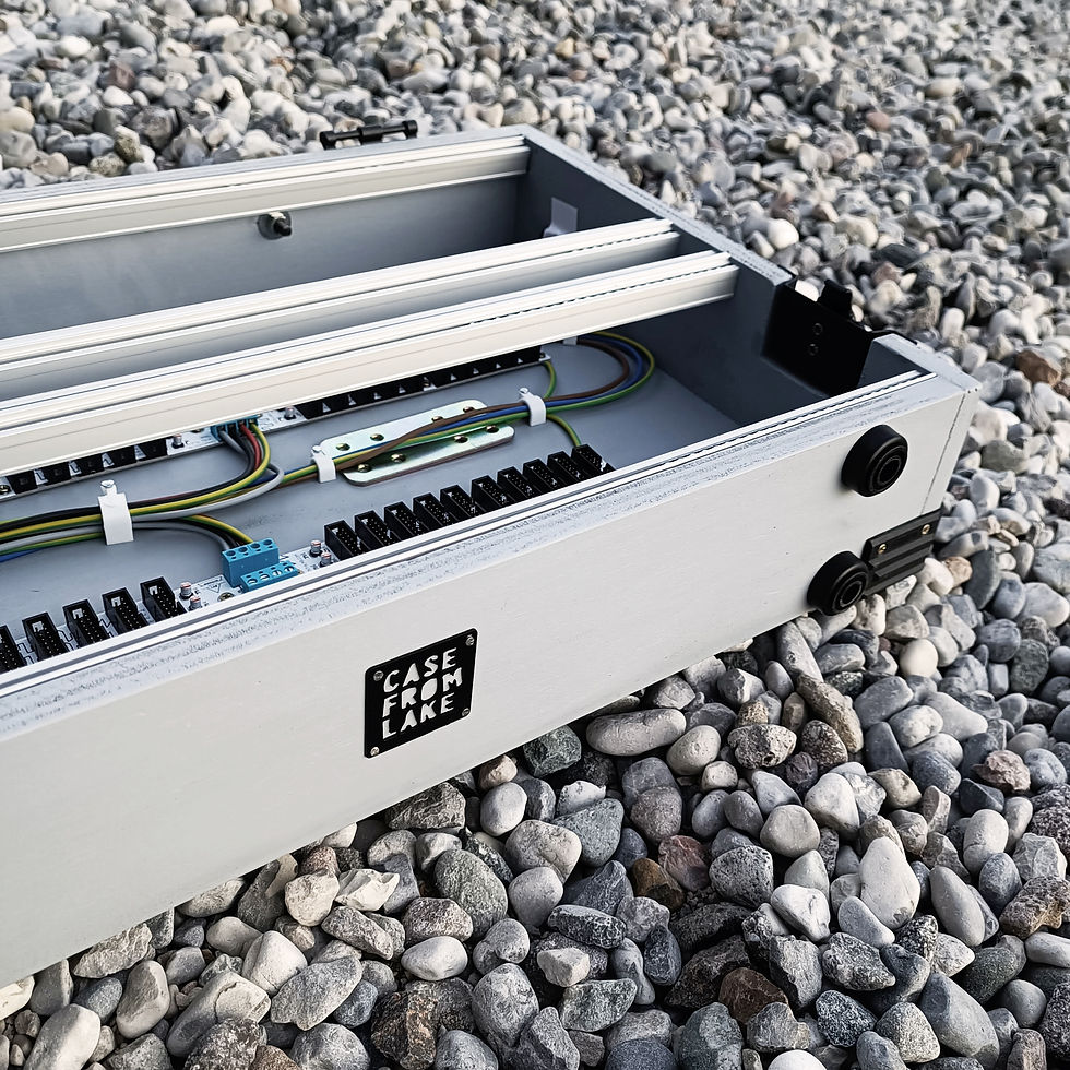 自作モジュラーケース 84hp 7u Intellijel Designs 7U Performance Case Stealth Black (84HP
