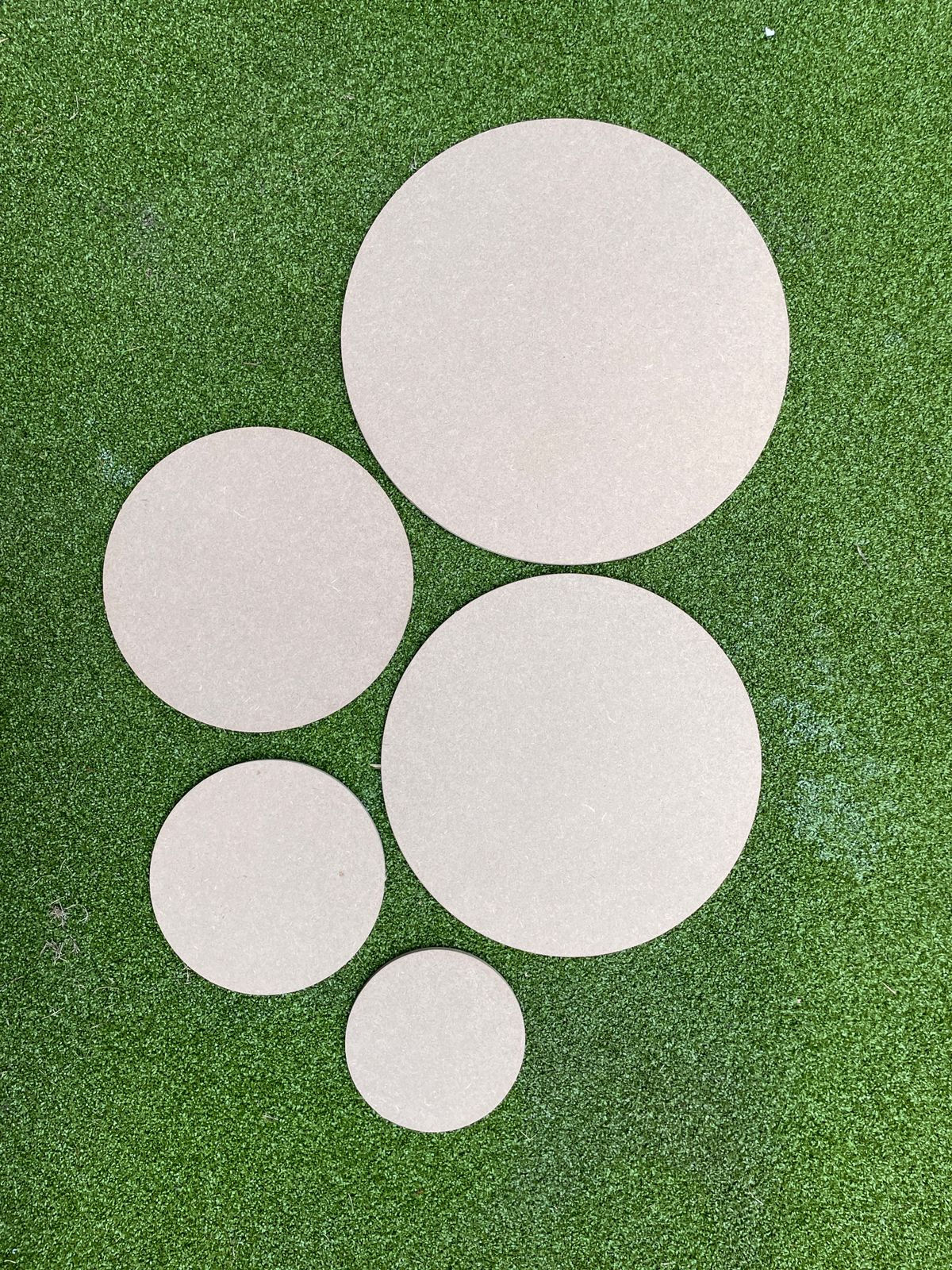 Circle base with back hook.