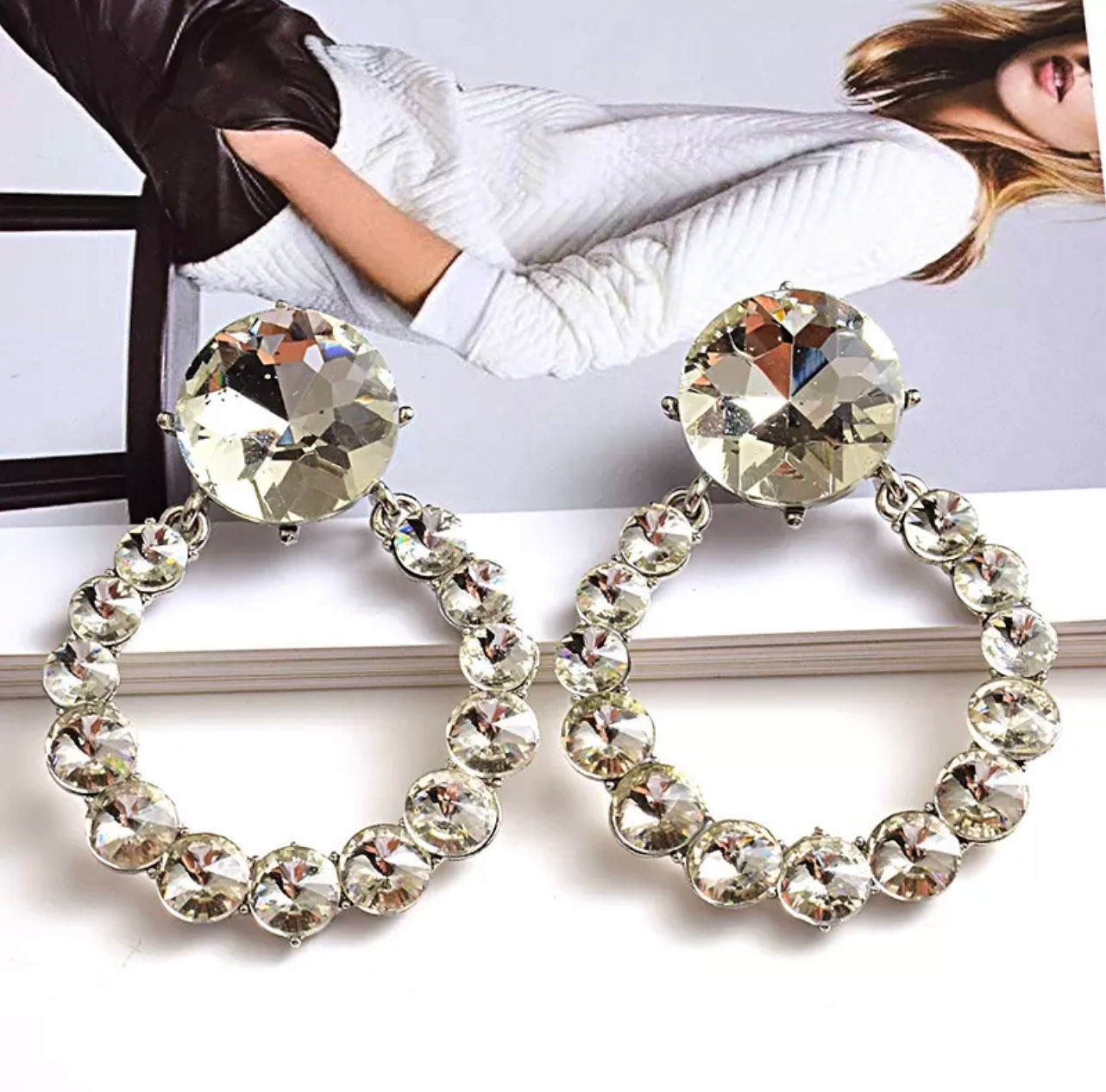 Round rhinestone earrings