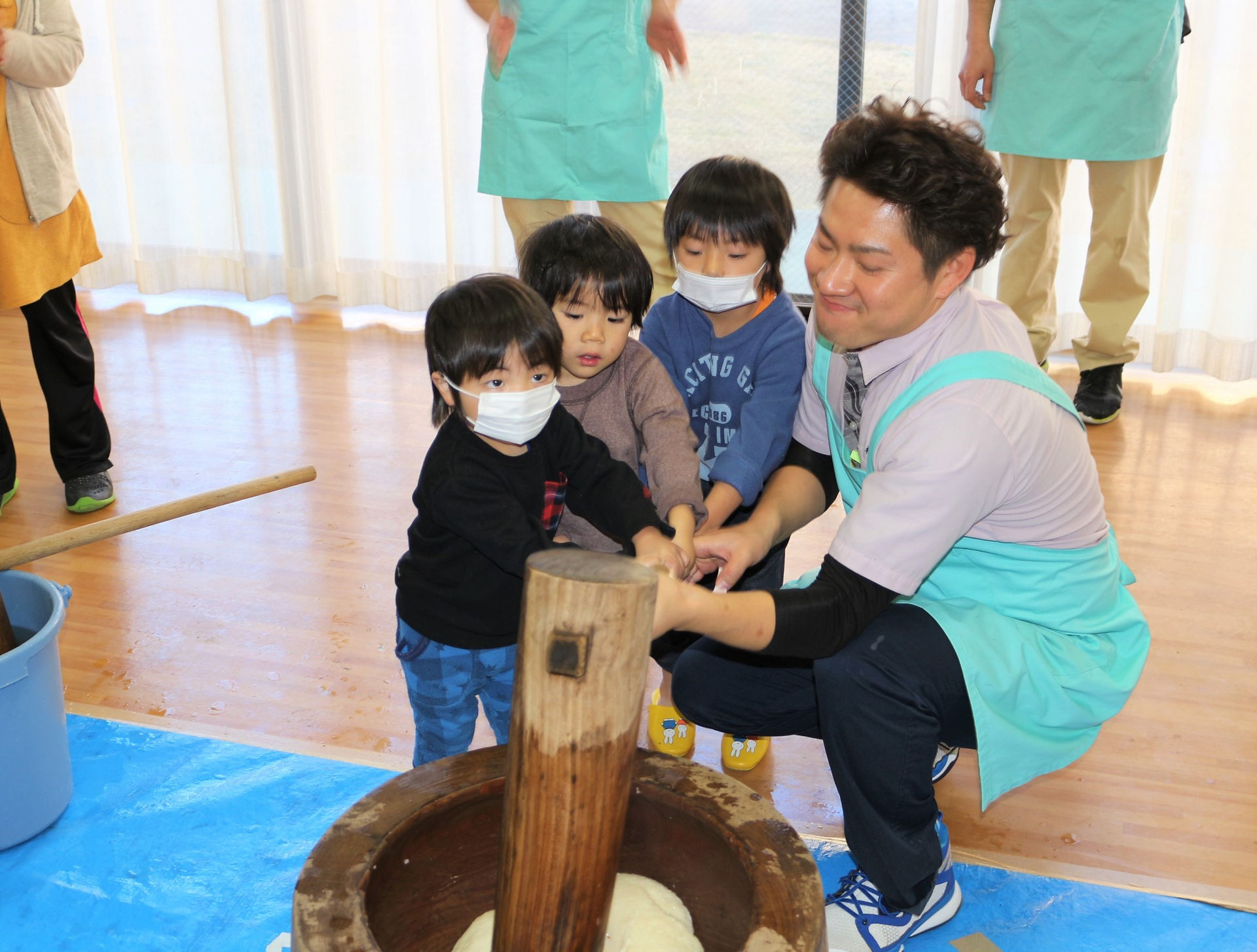 子ども達の餅つき