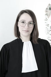 Portrait professionnel: avocate en robe