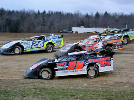 KB Graphics/Kickin’ Country 105.3FM Present Bed Sheet Banner Night At Woodhull