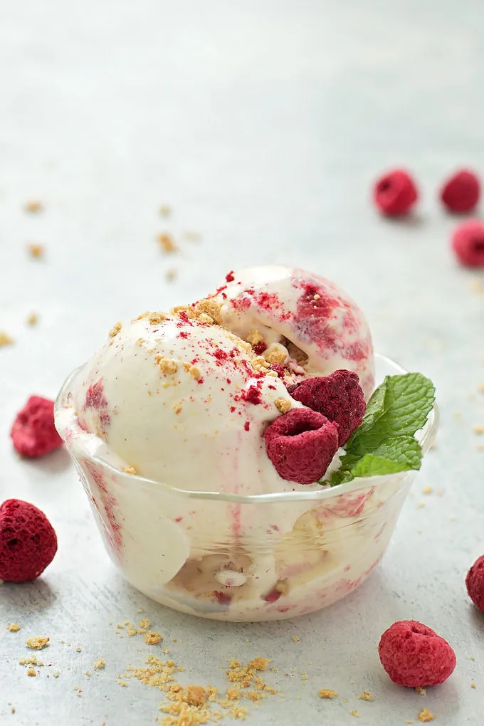 Raspberry-Cheesecake-Ice-Cream-1-680x1020.webp