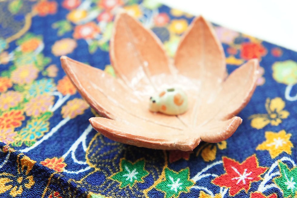 Thumbnail: Shigaraki red leaf incense holder