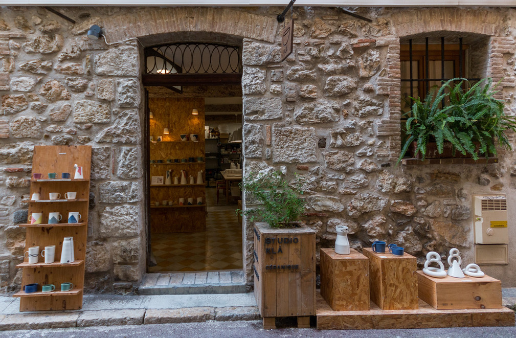 Charmante devanture de l'atelier-boutique de céramique