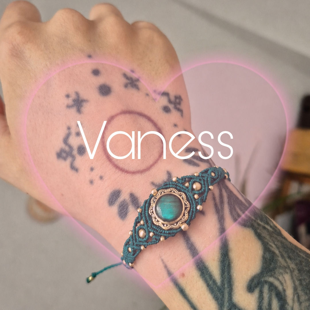 Vāness 𓇊 Bracelet micro macramé tribal avec Labradorite