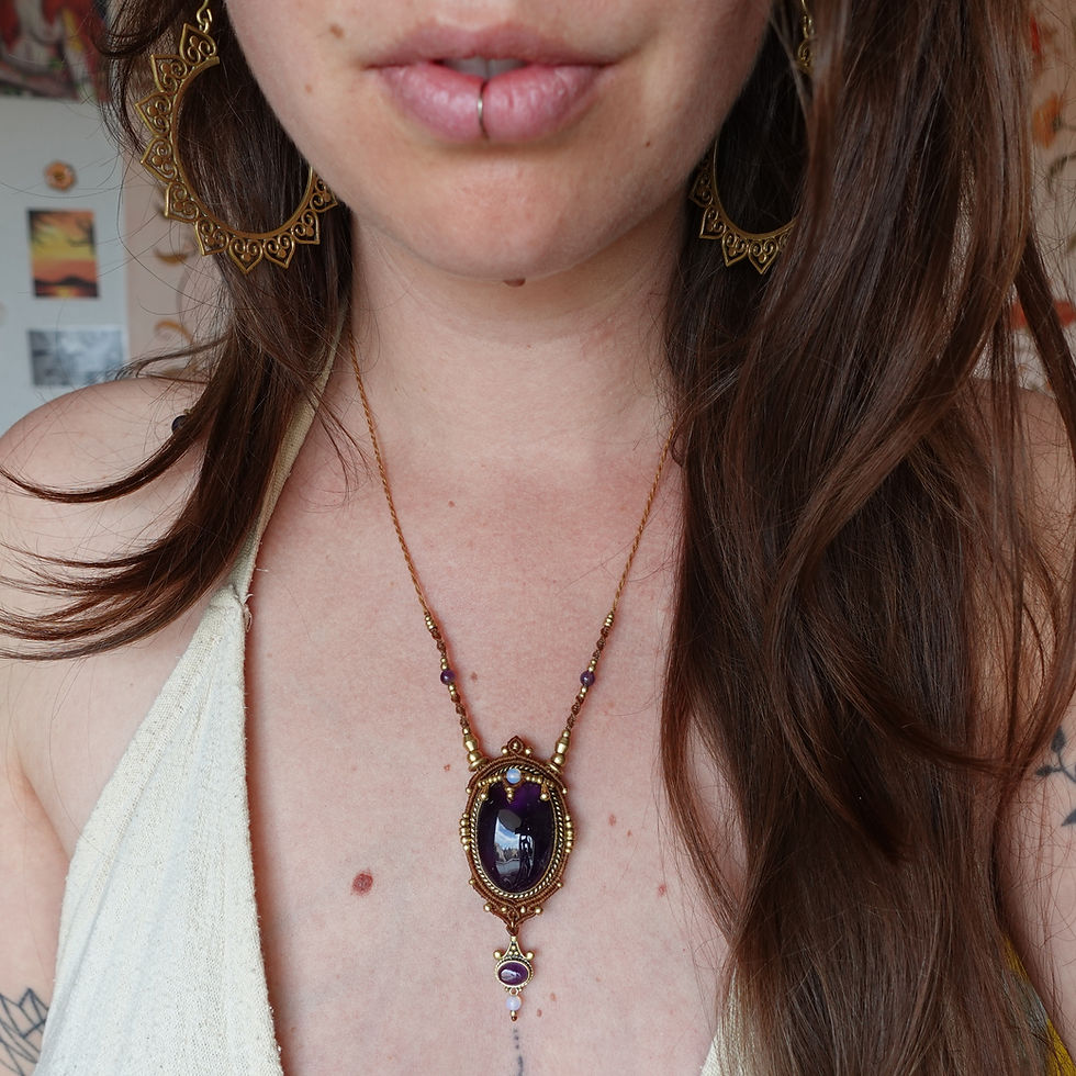 Miniature : Amhéā 𓇊 Talisman micro macramé Améthystes & Opalite