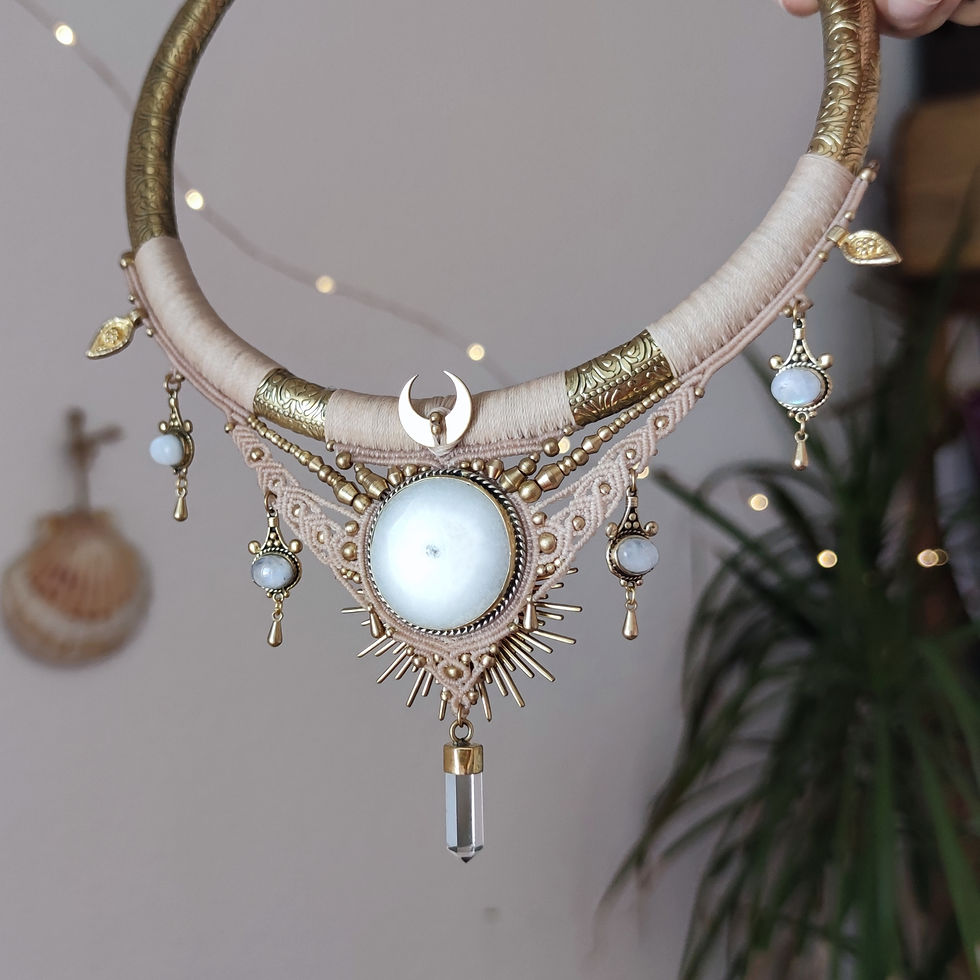 Miniature : Sandi 𓇊 Talisman micro macramé Quartz Solaire, labradorites & Quartz