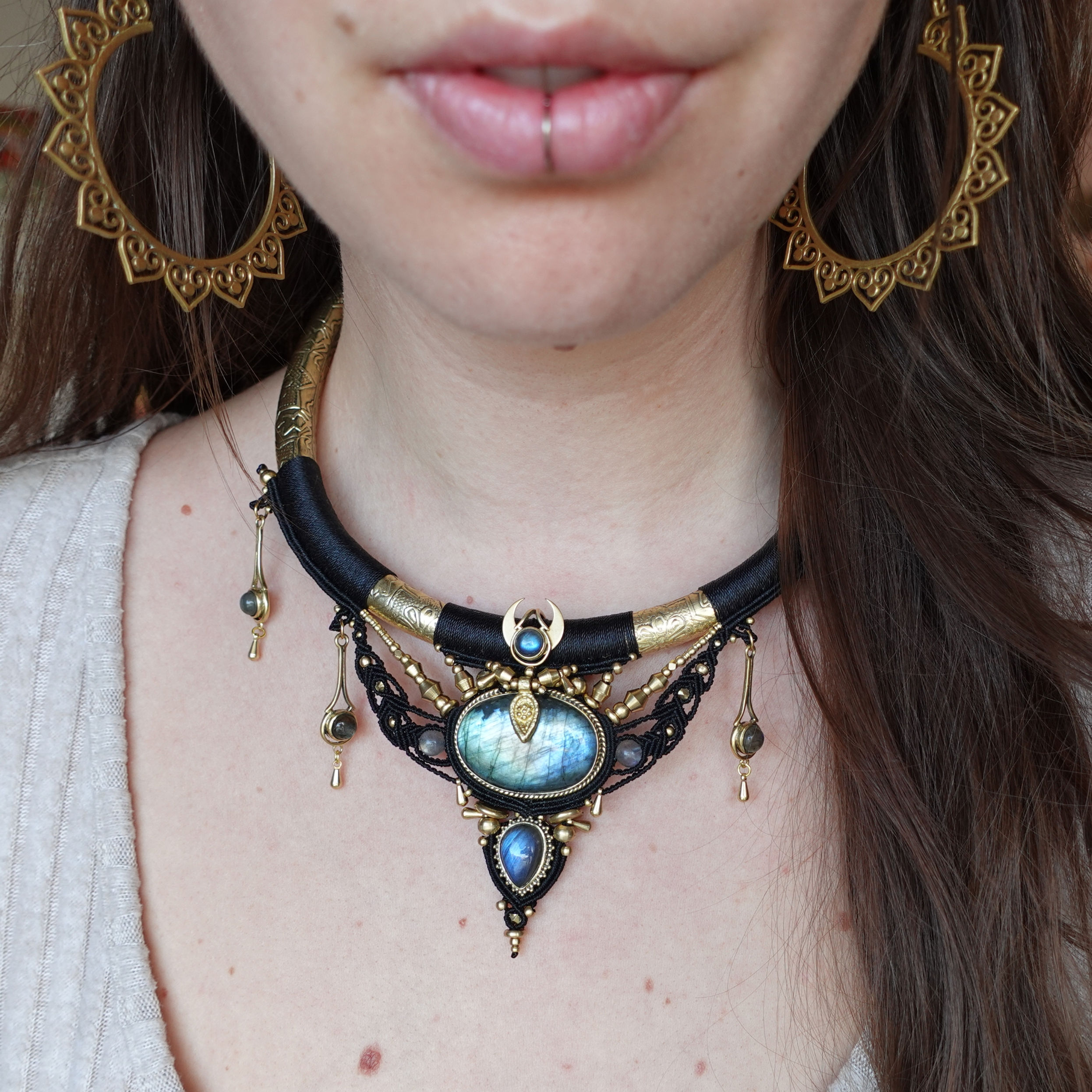 Goddess 𓇊 Talisman micro macramé tribal Labradorites