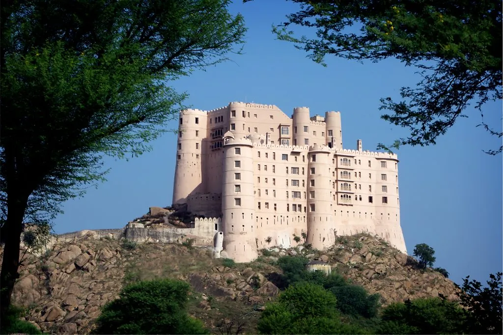 Majestically perched atop a hill, Alila Fort Bishangarh stands as a stunning example of heritage architecture.